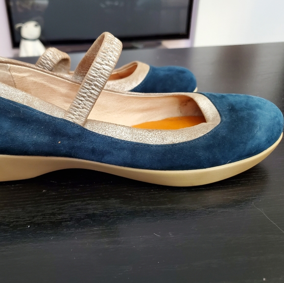 Suede platform shoes with mary jane strap - Picture 3 of 6